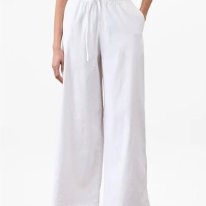Women's Athleta White Wide-Leg Paradise Pant. NWT. Size M